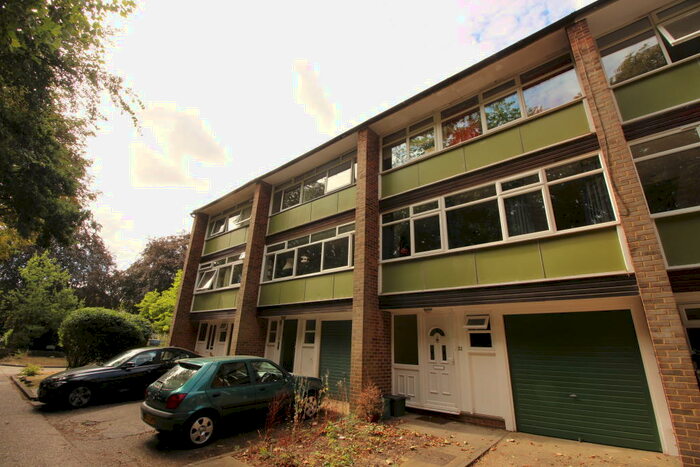 3 Bedroom Maisonette To Rent In Abbots Park, St Albans, AL1