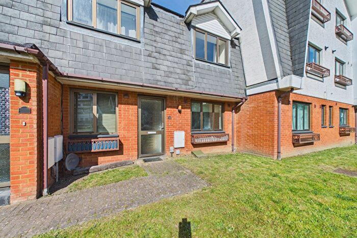 2 Bedroom Maisonette For Sale In Braeside, Binfield, Bracknell, Berkshire, RG12