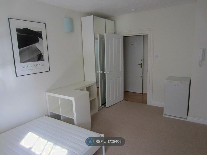 Studio To Rent In Wetherell Place, Bristol, BS8 - Photo 2