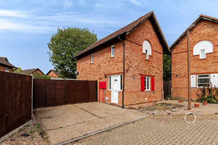3 Bedroom Detached House For Sale In Stonor Court, Great Holm, MK8