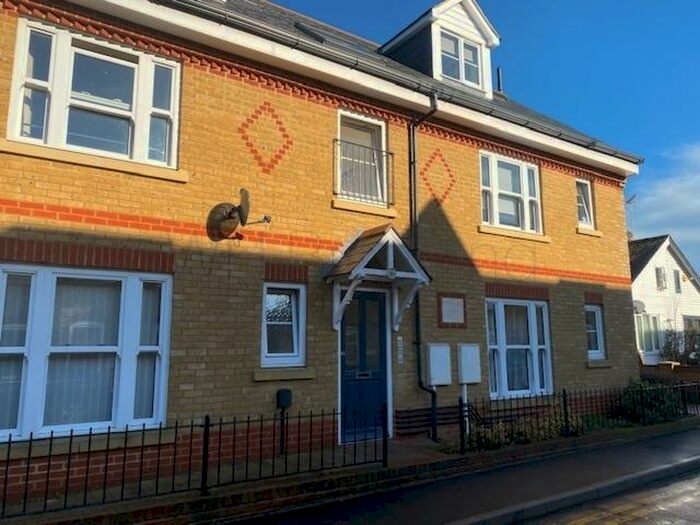 3 Bedroom Apartment To Rent In Harwich Street, Whitstable, CT5