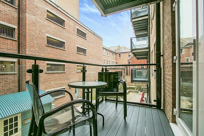 2 Bedroom Flat For Sale In Commercial Road, Bournemouth, BH2