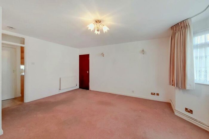 2 Bedroom Maisonette To Rent In Copley Road, Harrow, Stanmore, HA7