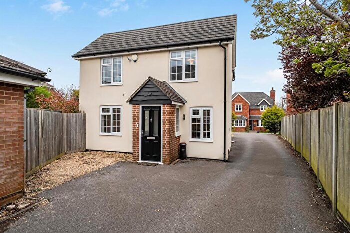 3 Bedroom Detached House For Sale In Newtown Road, Warsash, SO31