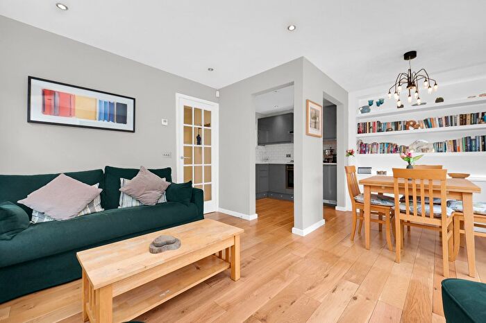 2 Bedroom Flat To Rent In Bruges Place, Camden, NW1