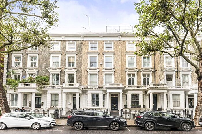 3 Bedroom Flat To Rent In Marloes Road, London, W8