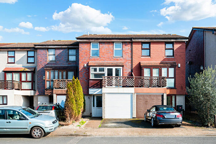3 Bedroom Apartment For Sale In Buttermere Close, Morden, SM4