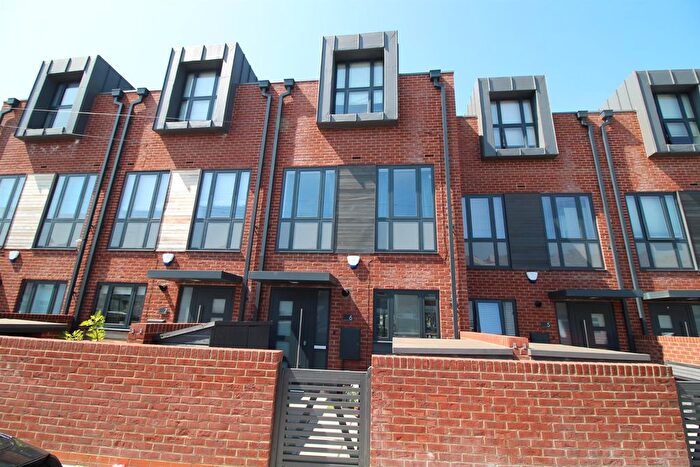 4 Bedroom Property For Sale In Exmouth Road, Southsea, PO5