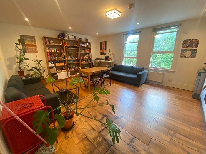 3 Bedroom Flat To Rent In Hillmarton Road, Holloway, London, N7