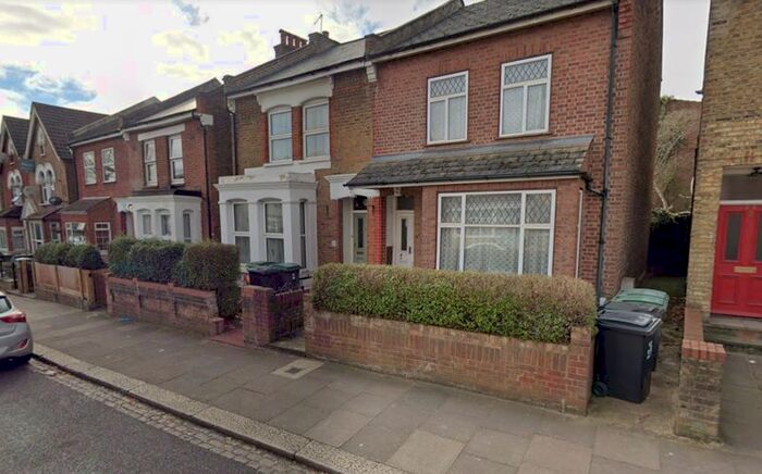 Studio To Rent In Langham Road, London, N15