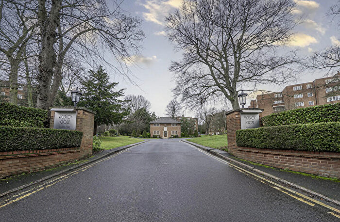 3 Bedroom Apartment For Sale In Viceroy Close, Edgbaston, Birmimgam, B5