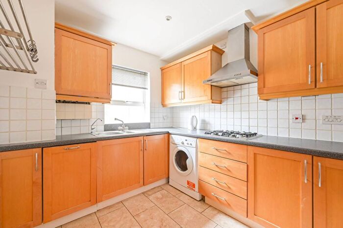 3 Bedroom Flat To Rent In Ensign Street, Tower Hill, London, E1
