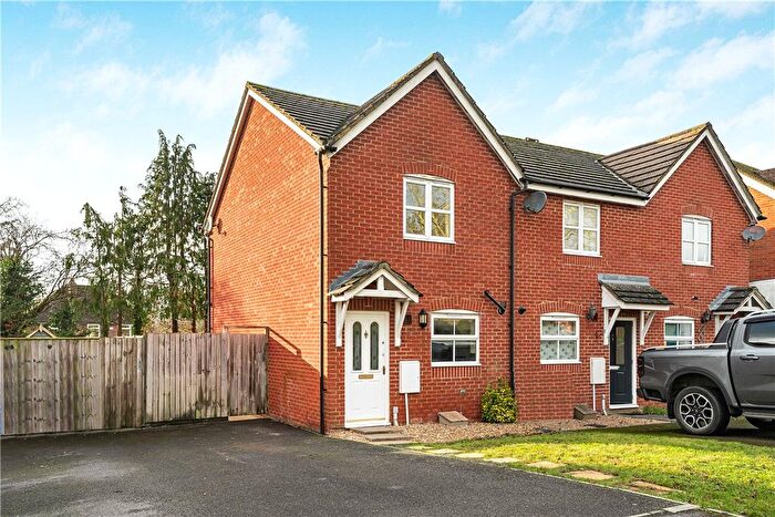 2 Bedroom Semi Detached House To Rent In Hamilton Close, Bicester, Oxfordshire, OX26