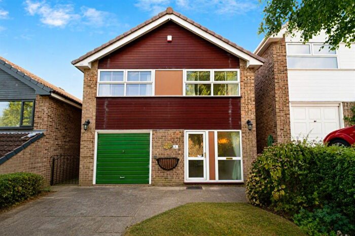 2 Bedroom Bungalow For Sale In Woodside Court, Horsforth, Leeds, LS18