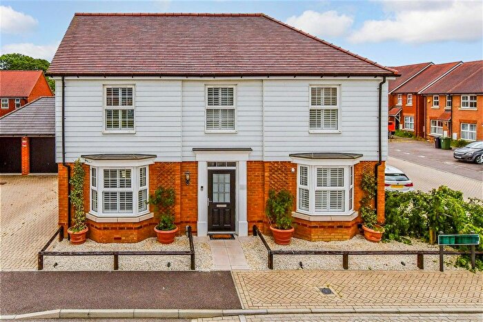 4 Bedroom Detached House For Sale In Pearson Drive, Staplehurst, Kent, TN12