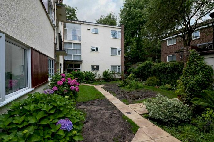 3 Bedroom Flat To Rent In Park Lane Court, Bury New Road, M7