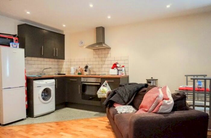 3 Bedroom Flat To Rent In Flat, Headingley House, Leeds, LS6