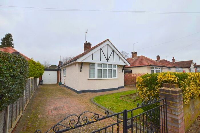 2 Bedroom Bungalow To Rent In Hazelwood Drive, Pinner, HA5