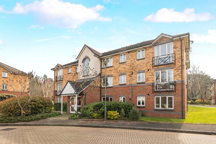 2 Bedroom Flat For Sale In Weybridge, Surrey, KT13
