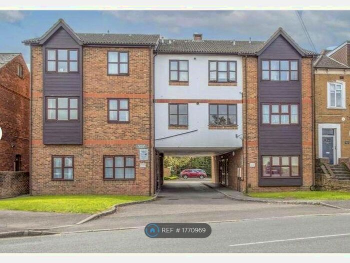 1 Bedroom Flat To Rent In Phoenix Place, Staines-Upon-Thames, TW18