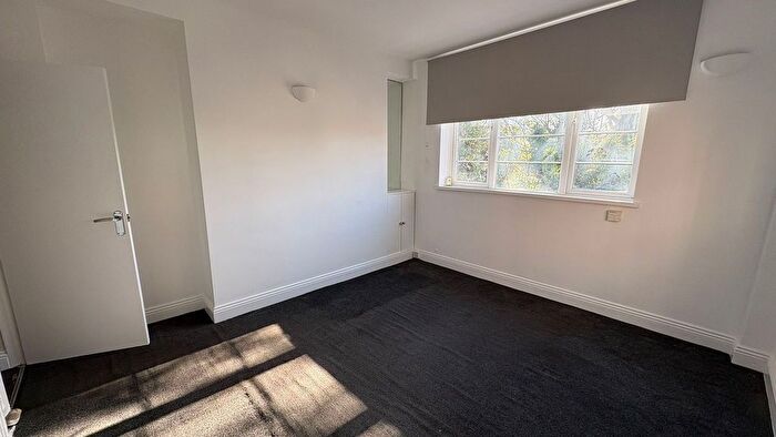 2 Bedroom Flat To Rent In Shirland Road, Chesney Court Shirland Road, W9