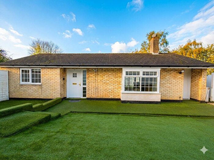 2 Bedroom Detached House For Sale In Queensway, Shenley, WD7