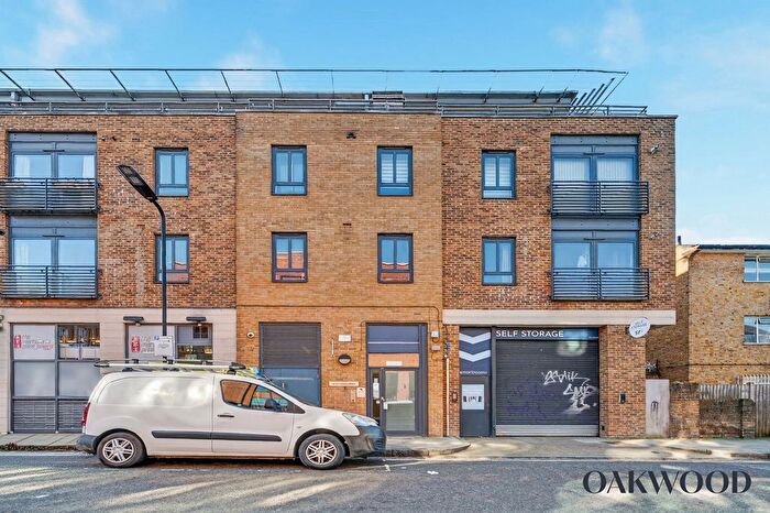 2 Bedroom Flat For Sale In Victorian Grove, Stoke Newington, N16