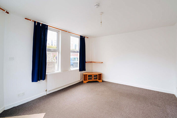 1 Bedroom Flat For Sale In Kensal Road, Victoria Park, Bristol, BS3