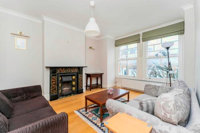 3 Bedroom Flat To Rent In St. Elmo Road, London W12