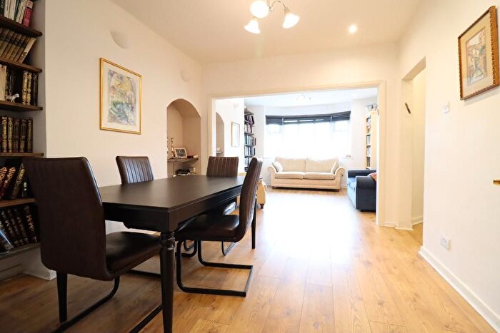 4 Bedroom Semi Detached House For Sale In Kenilworth Road, Edgware, Middlesex, HA8