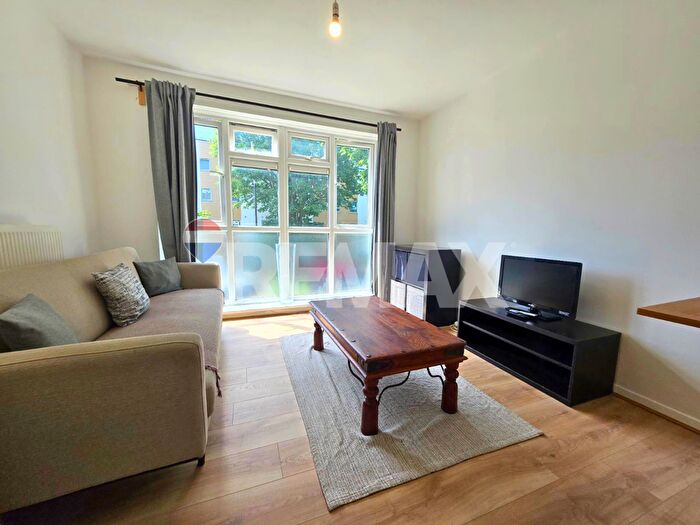 1 Bedroom Flat To Rent In Sansom Road, Leytonstone, E11