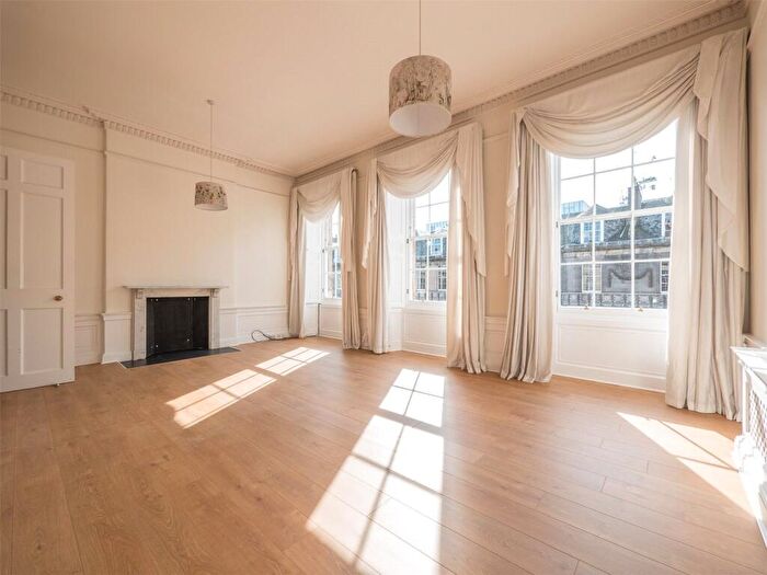2 Bedroom Flat To Rent In Albany Street, Edinburgh, EH1