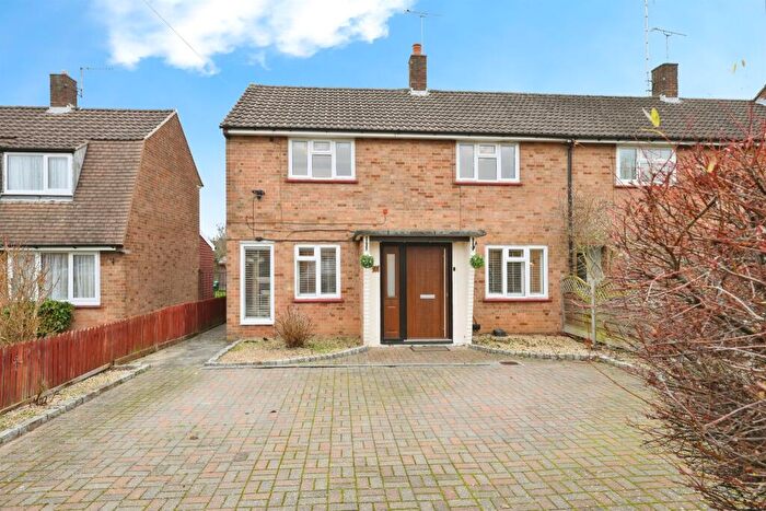 3 Bedroom End Of Terrace House For Sale In Branch Close, Hatfield, AL10