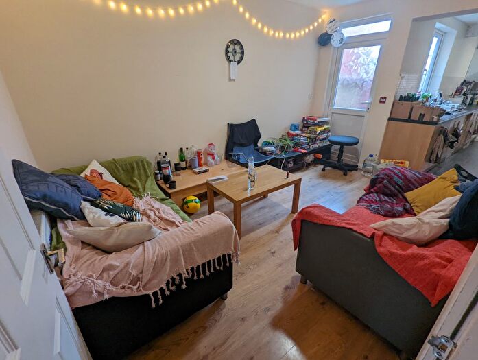 6 Bedroom Terraced House To Rent In Pitcroft Avenue, Reading, RG6