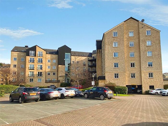 2 Bedroom Flat For Sale In Ellis Court, Textile Street, Dewsbury, WF13