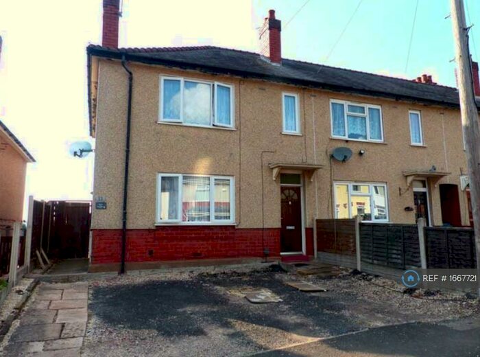 3 Bedroom Semi-Detached House To Rent In The Parade, Cradley Heath, B64