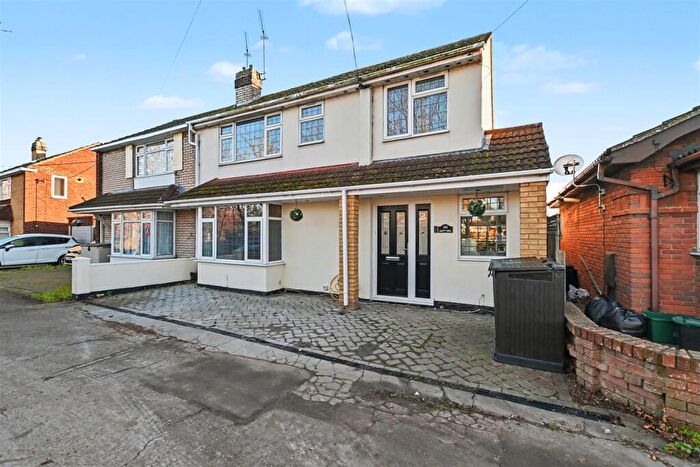 5 Bedroom Semi-Detached House For Sale In Canvey Road, Canvey Island, SS8