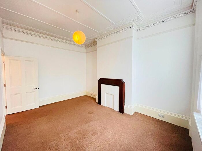 2 Bedroom Flat To Rent In Archway Road, London, N6