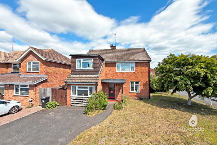3 Bedroom Detached House For Sale In Betchworth Avenue, Earley, RG6