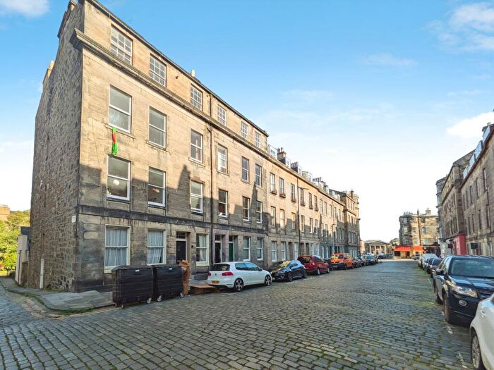 3 Bedroom Flat To Rent In Barony Street, Edinburgh, EH3