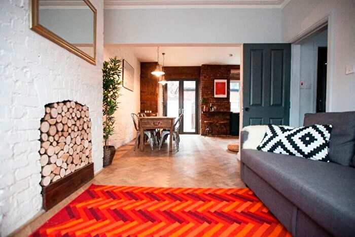 6 Bedroom Semi-Detached House To Rent In Deyne Avenue, Manchester, M14