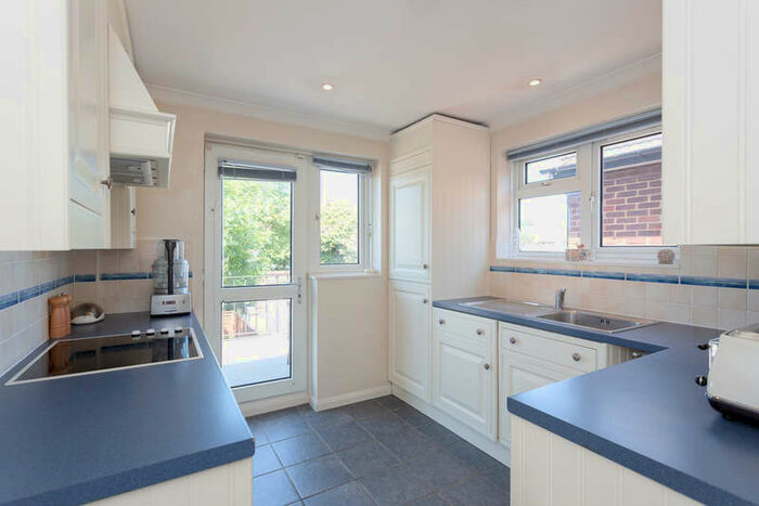 2 Bedroom Maisonette Flat To Rent In Cedar Avenue, Ruislip, HA4