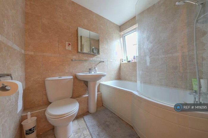 2 Bedroom Flat To Rent In Colliton Court, Bromley, BR2