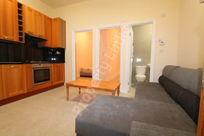 2 Bedroom Flat To Rent In Cranbrook Road, Ilford, Ilford, IG1