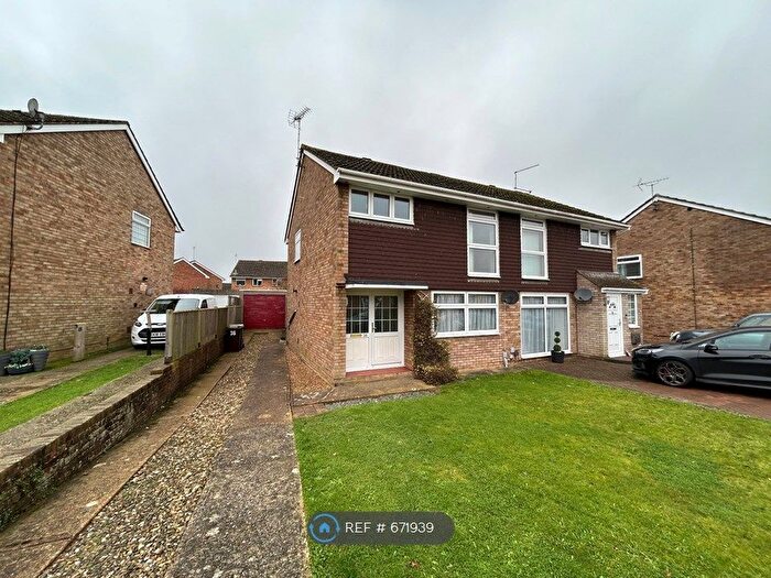 3 Bedroom Semi-Detached House To Rent In Molescroft Way, Tonbridge, TN9