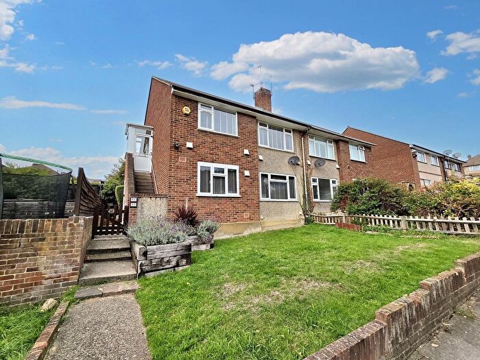 2 Bedroom Property To Rent In Midhurst Hill, Bexleyheath, DA6
