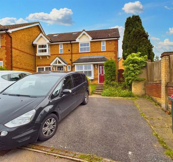 2 Bedroom Property To Rent In Milborne Road, Maidenbower, Crawley, RH10