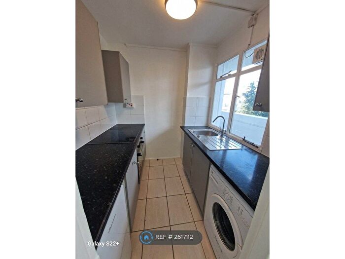 1 Bedroom Flat To Rent In Pullman Court, London, SW2