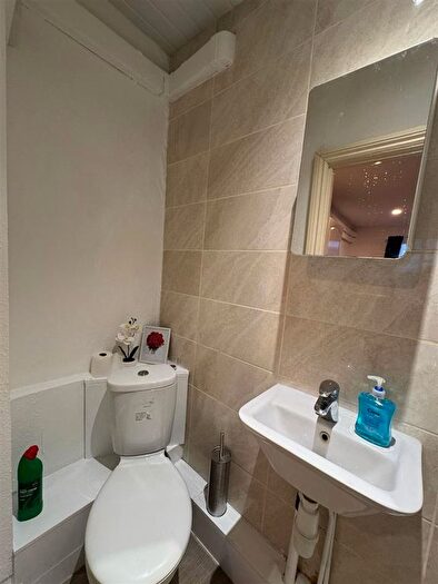 Studio To Rent In Penywern Road, London, SW5