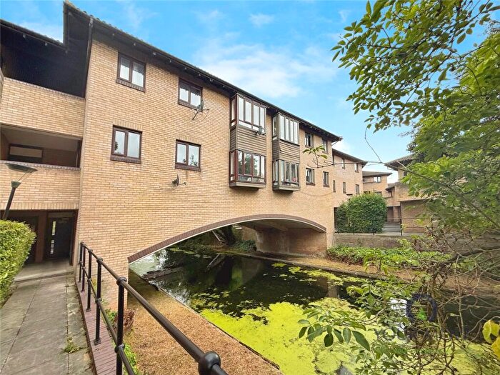 2 Bedroom Flat For Sale In Pointer Close, London, SE28